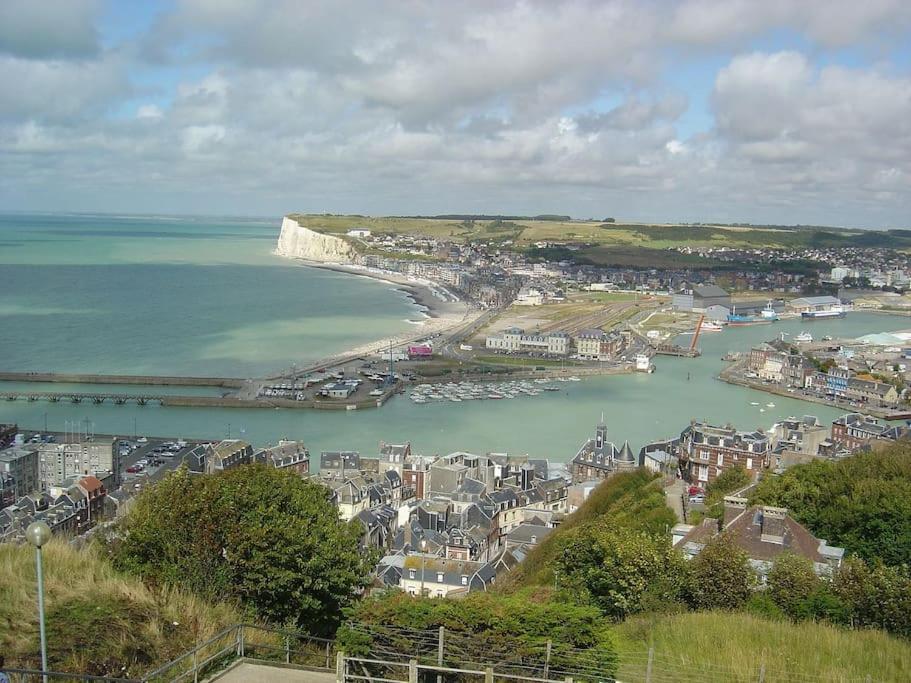 La Verriere. Les Locations Isahora C'Est Aussi Plusieurs Appart' De Standing A 2 Pas Du Chateau D'Eu, Des Falaises Du Treport, De Mers Les Bains Et Aux Portes De La Baie De Somme أو  المظهر الخارجي الصورة