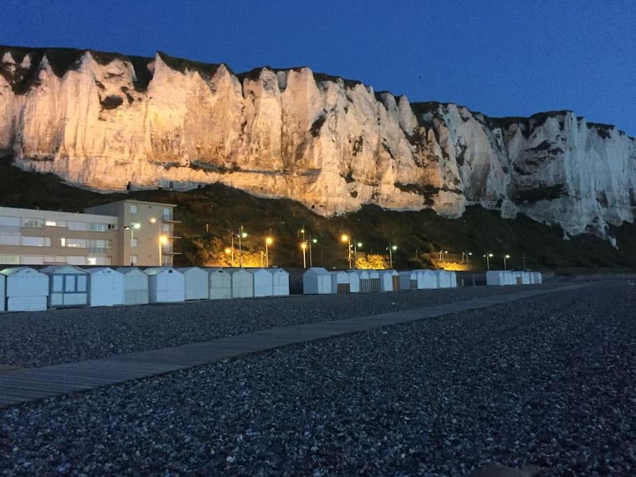 La Verriere. Les Locations Isahora C'Est Aussi Plusieurs Appart' De Standing A 2 Pas Du Chateau D'Eu, Des Falaises Du Treport, De Mers Les Bains Et Aux Portes De La Baie De Somme أو  المظهر الخارجي الصورة