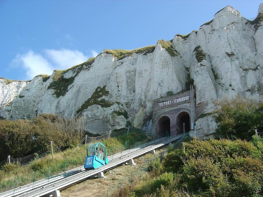 La Verriere. Les Locations Isahora C'Est Aussi Plusieurs Appart' De Standing A 2 Pas Du Chateau D'Eu, Des Falaises Du Treport, De Mers Les Bains Et Aux Portes De La Baie De Somme أو  المظهر الخارجي الصورة