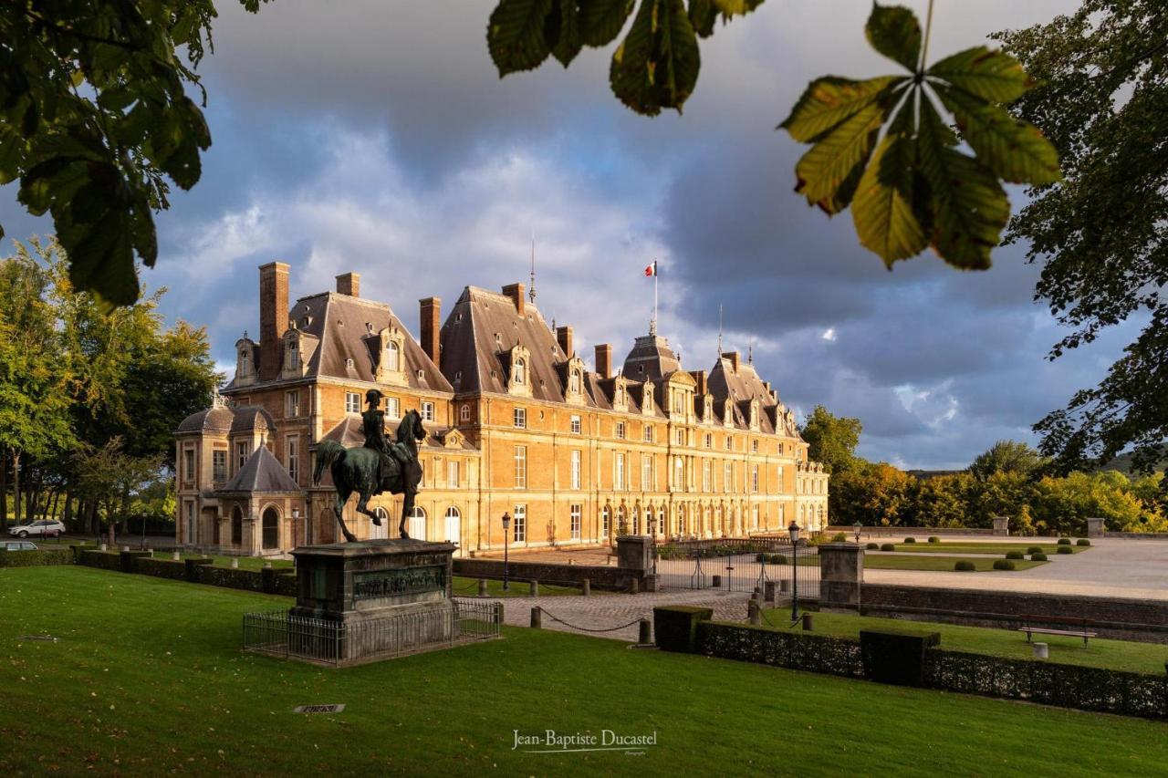 La Verriere. Les Locations Isahora C'Est Aussi Plusieurs Appart' De Standing A 2 Pas Du Chateau D'Eu, Des Falaises Du Treport, De Mers Les Bains Et Aux Portes De La Baie De Somme أو  المظهر الخارجي الصورة